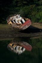Aber Wrac'h. © Philip Plisson / Plisson La Trinité / AA24418 - Photo Galleries - Boat graveyard