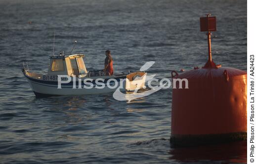 Aber Wrac'h. - © Philip Plisson / Plisson La Trinité / AA24423 - Photo Galleries - Fisherman