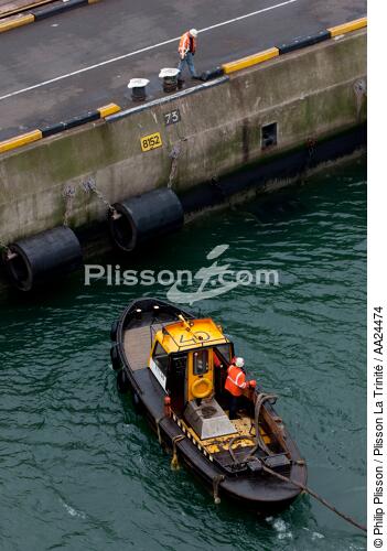 Tug in the port of Rotterdam - © Philip Plisson / Plisson La Trinité / AA24474 - Photo Galleries - Town (Nederland)