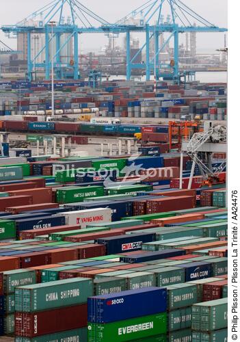 In the port of Rotterdam - © Philip Plisson / Plisson La Trinité / AA24476 - Photo Galleries - Containers