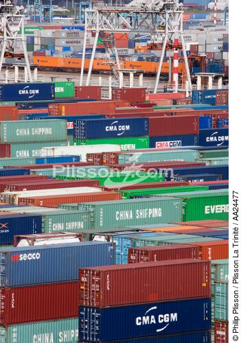 Sur le port de Rotterdam - © Philip Plisson / Plisson La Trinité / AA24477 - Nos reportages photos - Conteneur
