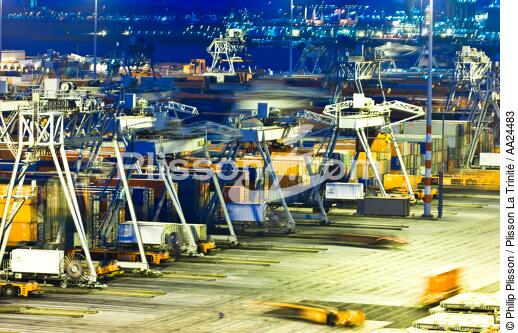 Sur le port de Rotterdam - © Philip Plisson / Plisson La Trinité / AA24483 - Nos reportages photos - Porte-conteneurs