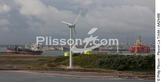 Sur le port de Rotterdam - © Philip Plisson / Plisson La Trinité / AA24488 - Nos reportages photos - Rotterdam