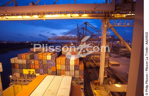 In the port of Rotterdam - © Philip Plisson / Plisson La Trinité / AA24502 - Photo Galleries - Containers