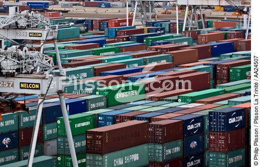 Sur le port de Rotterdam - © Philip Plisson / Plisson La Trinité / AA24507 - Nos reportages photos - Porte-conteneurs, la démesure