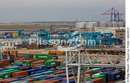 In the port of Rotterdam - © Philip Plisson / Plisson La Trinité / AA24512 - Photo Galleries - CMA CGM Marco Polo