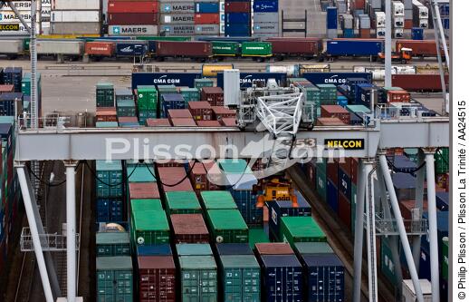 Sur le port de Rotterdam - © Philip Plisson / Plisson La Trinité / AA24515 - Nos reportages photos - Ville (Pays-Bas)