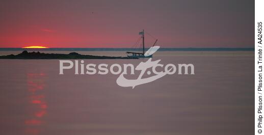 Sunset. - © Philip Plisson / Plisson La Trinité / AA24535 - Photo Galleries - France