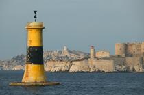 The Chateau d'If in front of Marseille. © Philip Plisson / Plisson La Trinité / AA24537 - Photo Galleries - Buoys and beacons
