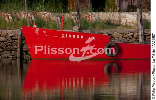 Rivière de Crac'h. - © Philip Plisson / Plisson La Trinité / AA24557 - Nos reportages photos - Ponton ostréicole