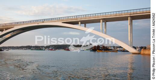 Le pont de Kérisper à la Trinité sur mer - © Philip Plisson / Plisson La Trinité / AA24562 - Nos reportages photos - Rivière [56]