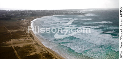 The beach of Pors Carn between St Guénolé and the tip of the Torche - © Philip Plisson / Plisson La Trinité / AA24577 - Photo Galleries - Storm at sea
