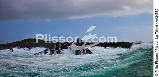 La pointe de la Torche. - © Philip Plisson / Plisson La Trinité / AA24580 - Nos reportages photos - Mer agitée