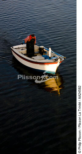 In the port of Roscoff. - © Philip Plisson / Plisson La Trinité / AA24582 - Photo Galleries - Rowing boat
