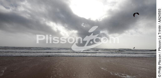 La plage d'Erdeven. - © Philip Plisson / Plisson La Trinité / AA24593 - Nos reportages photos - Lumière