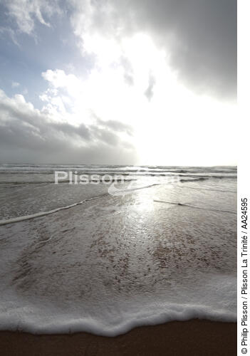 The range Erdeven. - © Philip Plisson / Plisson La Trinité / AA24595 - Photo Galleries - Sky