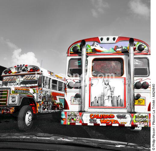 Panama City bus - © Philip Plisson / Plisson La Trinité / AA24840 - Photo Galleries - Square format