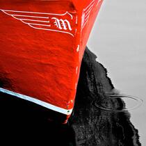 Red stem. © Philip Plisson / Plisson La Trinité / AA24857 - Photo Galleries - Elements of boat