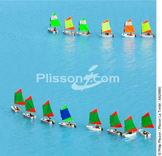 Sailing School - © Philip Plisson / Plisson La Trinité / AA24860 - Photo Galleries - Dinghy or small boat with centre-board