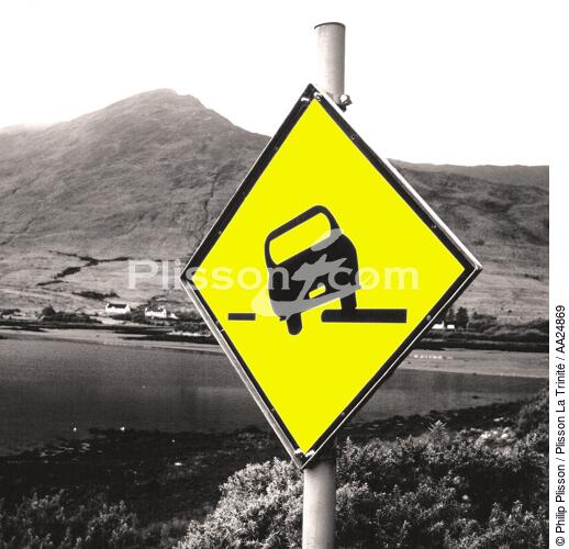 Road sign - © Philip Plisson / Plisson La Trinité / AA24869 - Photo Galleries - Road sign