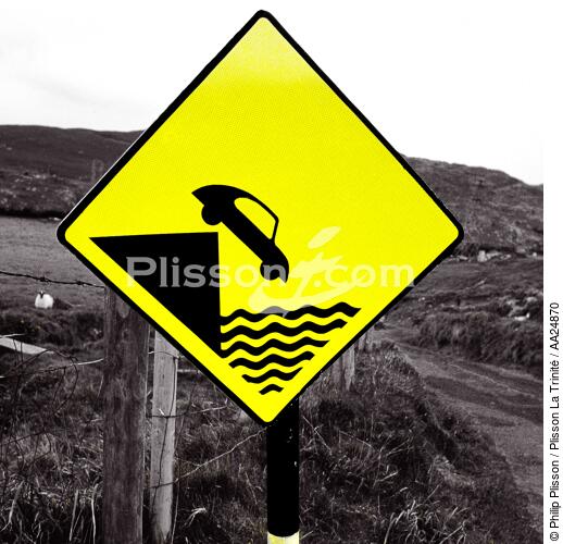 Panneau de signalisation. - © Philip Plisson / Plisson La Trinité / AA24870 - Nos reportages photos - Panneau de signalisation