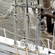 On the deck. © Philip Plisson / Plisson La Trinité / AA24887 - Photo Galleries - Deck [of boat]