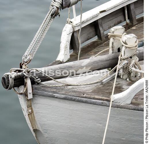 On the deck. - © Philip Plisson / Plisson La Trinité / AA24888 - Photo Galleries - Elements of boat