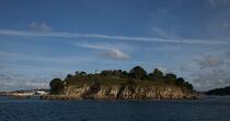 The Tristan island in front of Douarnenez. © Philip Plisson / Plisson La Trinité / AA24945 - Photo Galleries - From Brest to Loctudy