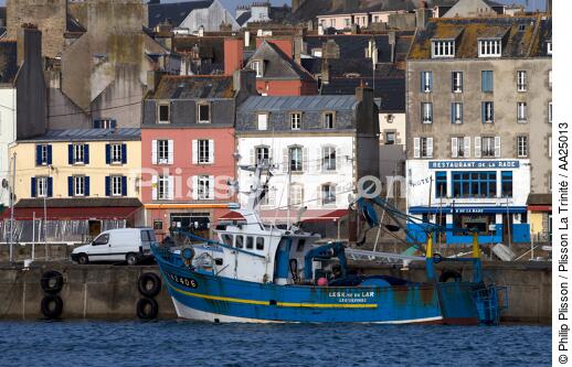 Fishing vessel in the port of Douarnenez - © Philip Plisson / Plisson La Trinité / AA25013 - Photo Galleries - France