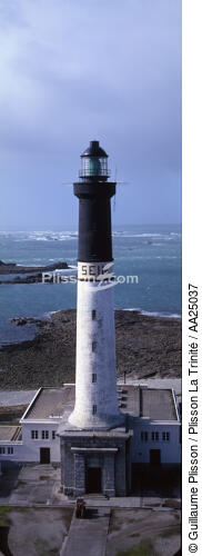 The lighthouse of the island of Sein. - © Guillaume Plisson / Plisson La Trinité / AA25037 - Photo Galleries - Sein Passage [The]