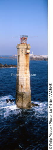 Ouessant lighthouse Nividic - © Philip Plisson / Plisson La Trinité / AA25045 - Photo Galleries - Vertical panoramic