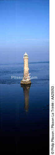 Lighthouse Haulbowline Ireland - © Philip Plisson / Plisson La Trinité / AA25053 - Photo Galleries - Ireland