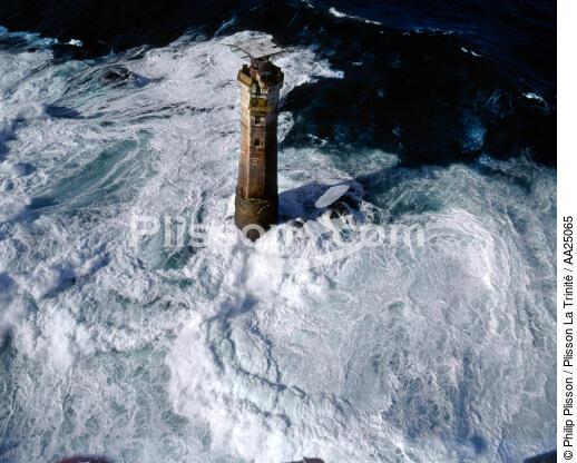 Nividic lighthouse on Ouessant - © Philip Plisson / Plisson La Trinité / AA25065 - Photo Galleries - Nividic