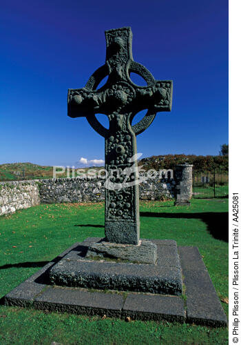 Croix celte sur l'île d'Islay en Ecosse. - © Philip Plisson / Plisson La Trinité / AA25081 - Nos reportages photos - Ile [Eco]