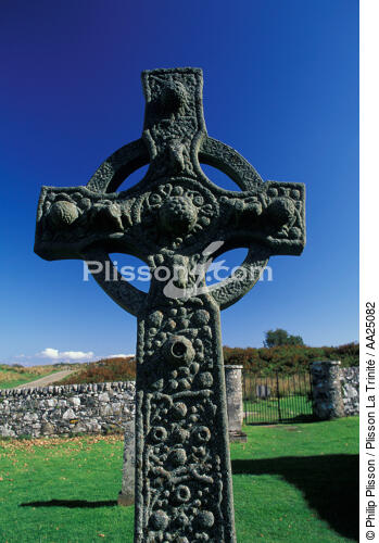 Croix celte sur l'île d'Islay en Ecosse. - © Philip Plisson / Plisson La Trinité / AA25082 - Nos reportages photos - Ecosse