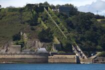 Le fort du Mengant dans le Goulet de Brest. © Philip Plisson / Plisson La Trinité / AA25131 - Nos reportages photos - Goulet de Brest