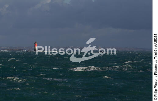 Le phare des Pierres Noires. - © Philip Plisson / Plisson La Trinité / AA25255 - Nos reportages photos - Pierres Noires [Les]