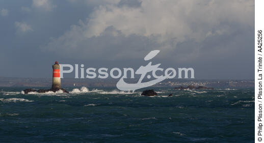 Le phare des Pierres Noires. - © Philip Plisson / Plisson La Trinité / AA25256 - Nos reportages photos - Ouessant et l'archipel de Molène