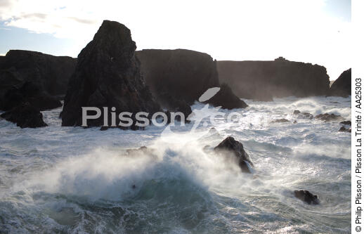 Les aiguilles de Port-Coton - © Philip Plisson / Plisson La Trinité / AA25303 - Photo Galleries - Rock