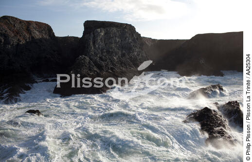 Les aiguilles de Port-Coton - © Philip Plisson / Plisson La Trinité / AA25304 - Nos reportages photos - Temps