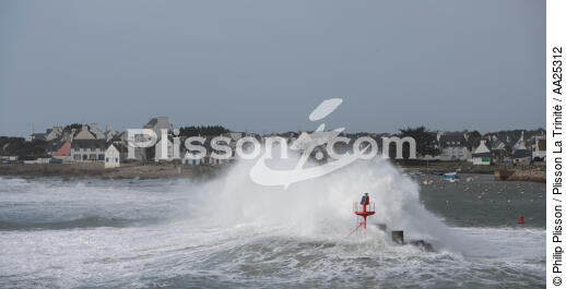 Lesconil - © Philip Plisson / Plisson La Trinité / AA25312 - Photo Galleries - Rough seas