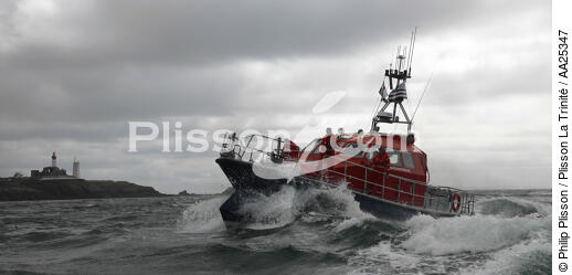 Pointe Saint-Mathieu - © Philip Plisson / Plisson La Trinité / AA25347 - Nos reportages photos - Canot de sauvetage