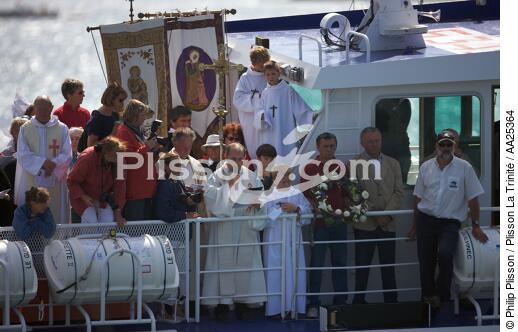le Pardon des Glénan. - © Philip Plisson / Plisson La Trinité / AA25364 - Nos reportages photos - Fête religieuse