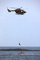 Exercice de sauvetage en mer aux Glénan. © Philip Plisson / Plisson La Trinité / AA25373 - Nos reportages photos - Hélicoptère