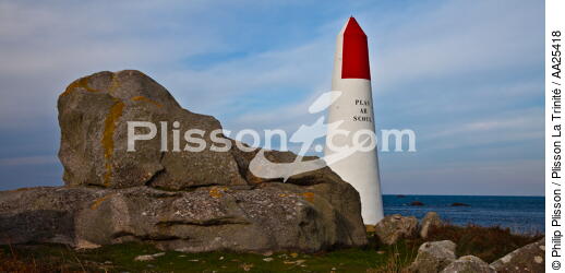 Sur l'île de Sein. - © Philip Plisson / Plisson La Trinité / AA25418 - Nos reportages photos - Rocher