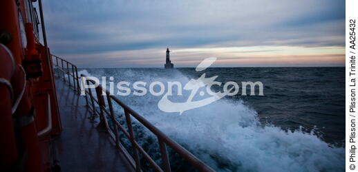 On board the lifeboat before Sein Ar-Men - © Philip Plisson / Plisson La Trinité / AA25432 - Photo Galleries - Site of Interest [29]