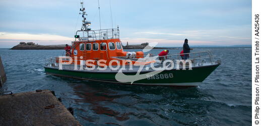 Lifeboat of Sein island - © Philip Plisson / Plisson La Trinité / AA25436 - Photo Galleries - Lifeboat