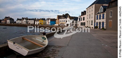 Sein island. - © Philip Plisson / Plisson La Trinité / AA25445 - Photo Galleries - Quay