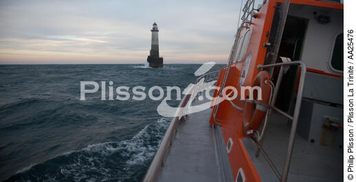 Aboard the lifeboat to the island of Sein. - © Philip Plisson / Plisson La Trinité / AA25476 - Photo Galleries - Ar-men