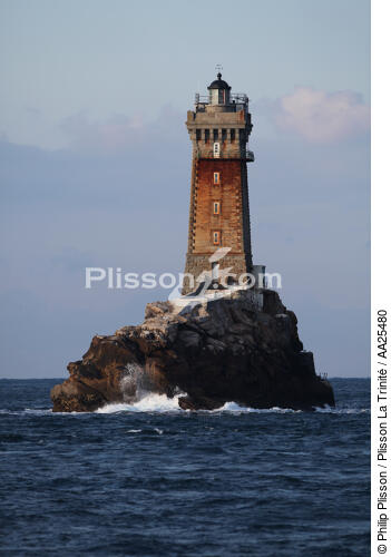Le phare de la Vieille dans le Raz de Sein. - © Philip Plisson / Plisson La Trinité / AA25480 - Nos reportages photos - Sein [Raz de]